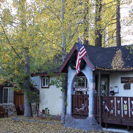 Castle Wood Theme Cottages- Couples Only Биг Бэар Лейк Экстерьер фото