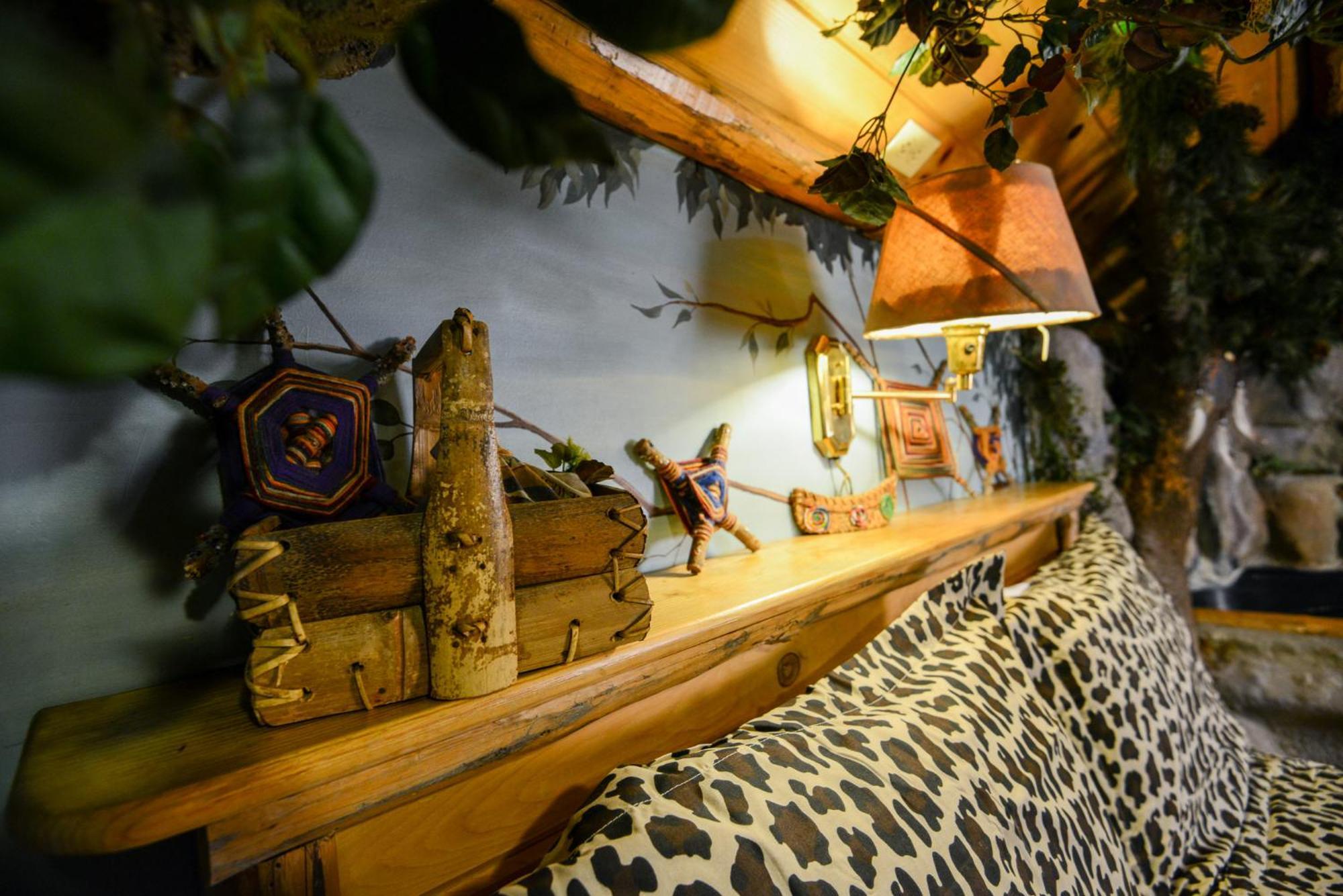 Castle Wood Theme Cottages- Couples Only Биг Бэар Лейк Экстерьер фото