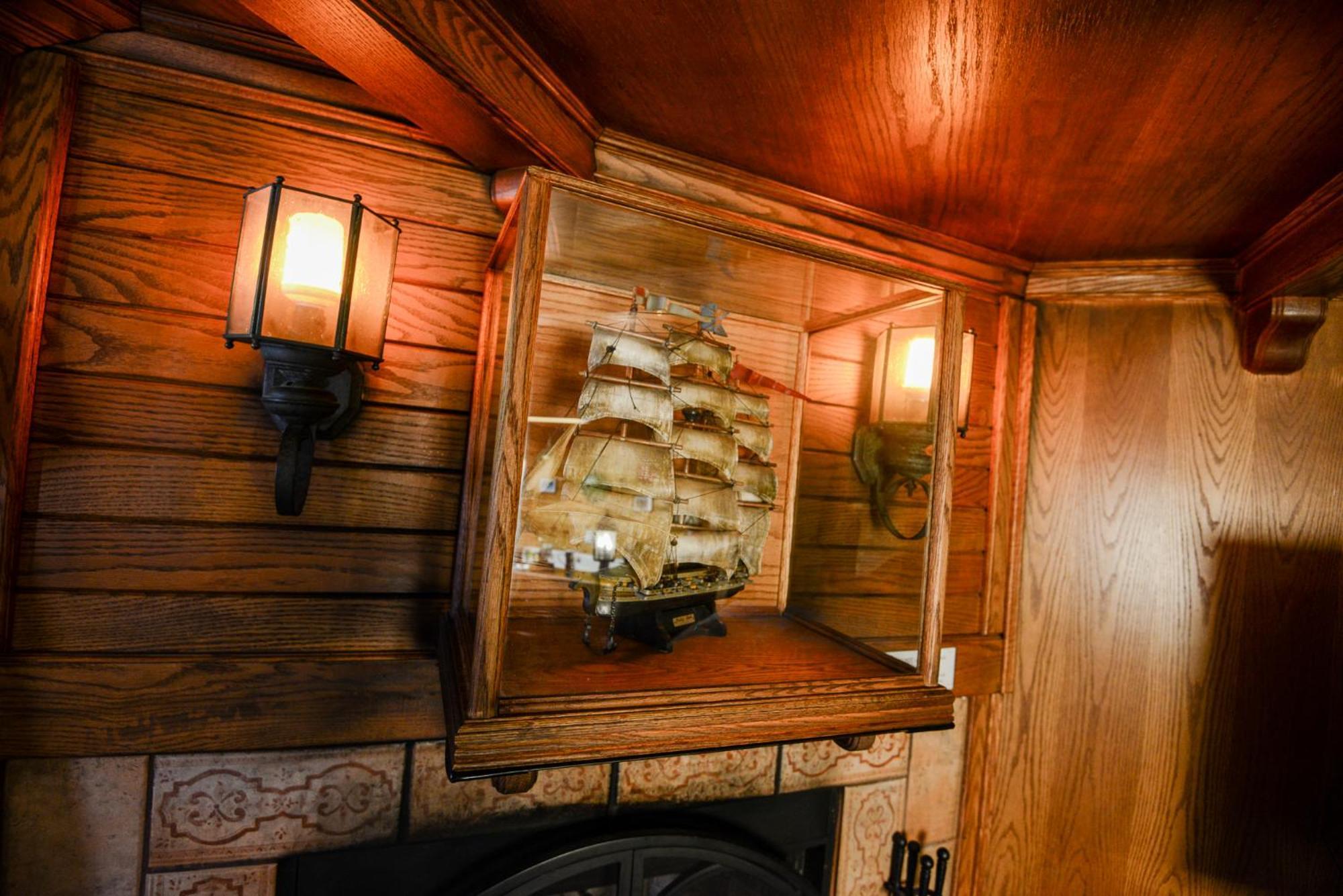 Castle Wood Theme Cottages- Couples Only Биг Бэар Лейк Экстерьер фото