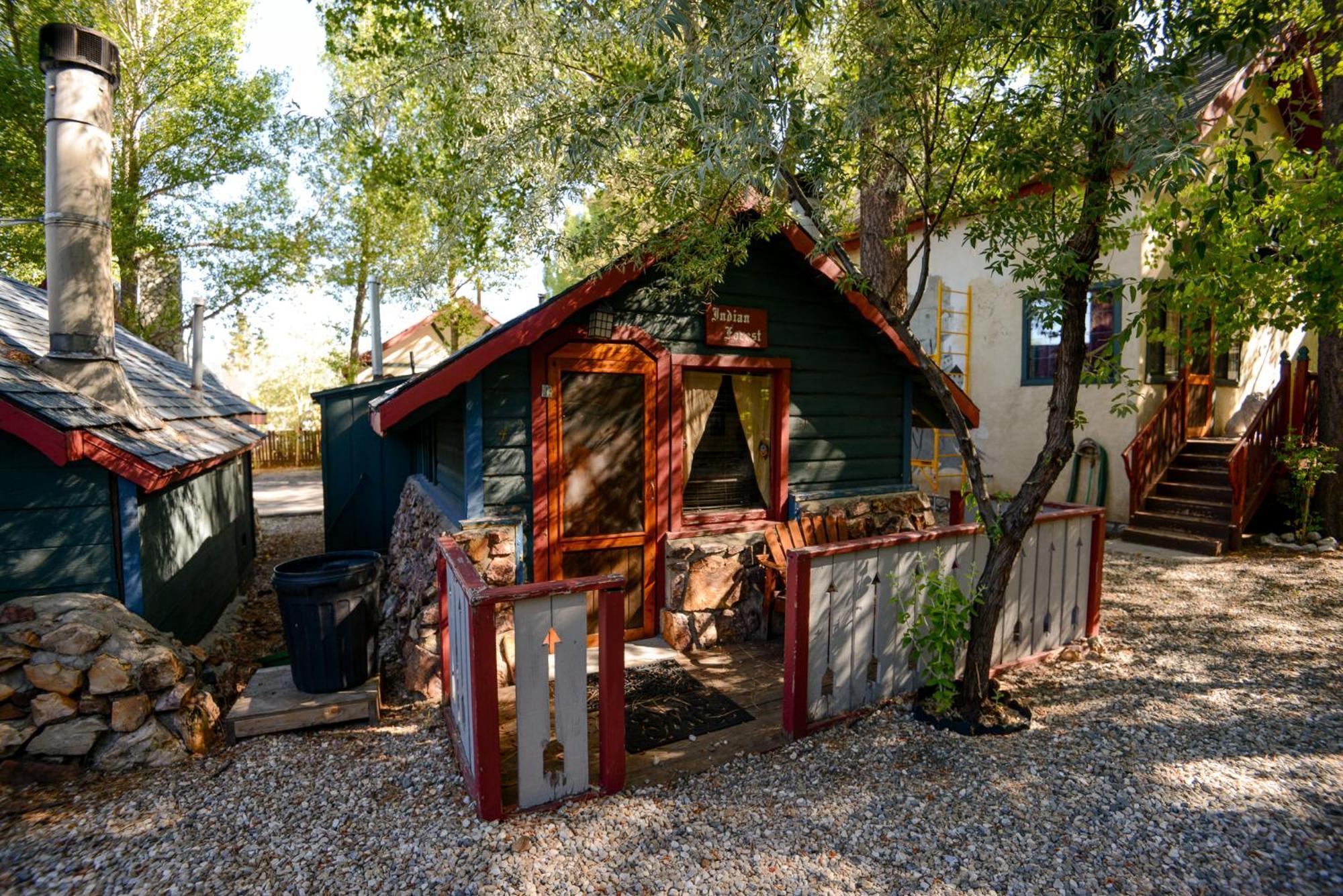 Castle Wood Theme Cottages- Couples Only Биг Бэар Лейк Экстерьер фото