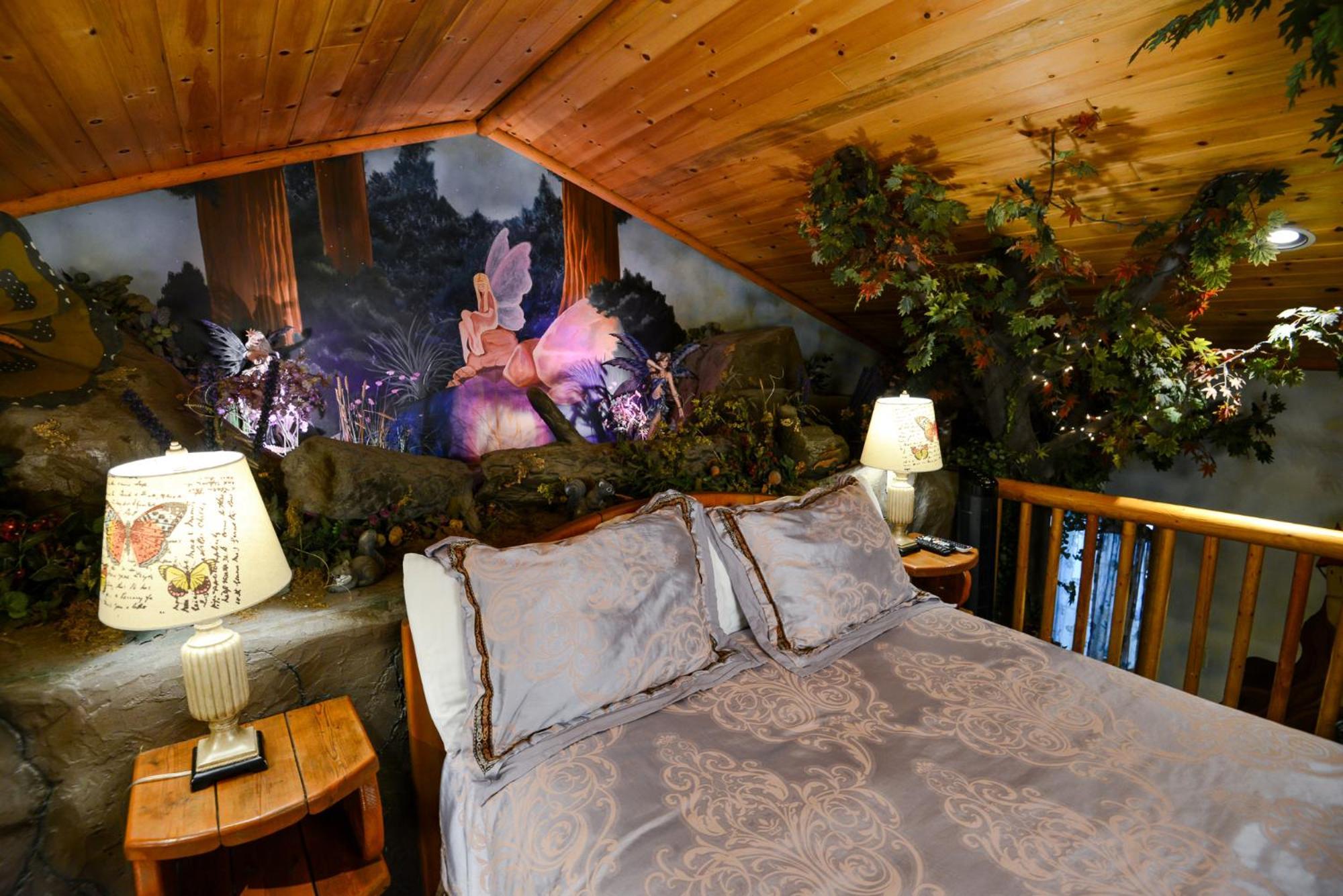 Castle Wood Theme Cottages- Couples Only Биг Бэар Лейк Экстерьер фото