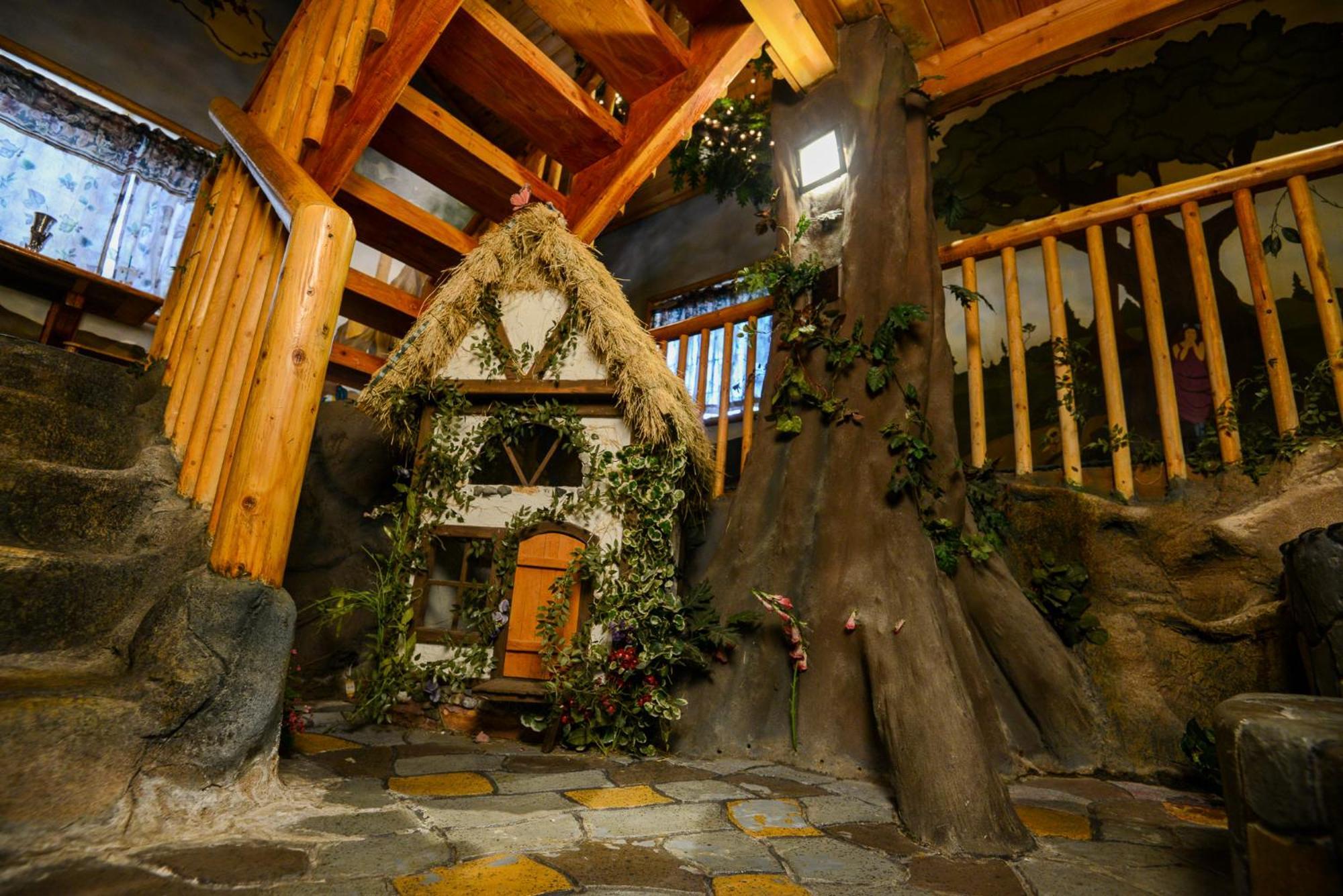 Castle Wood Theme Cottages- Couples Only Биг Бэар Лейк Экстерьер фото