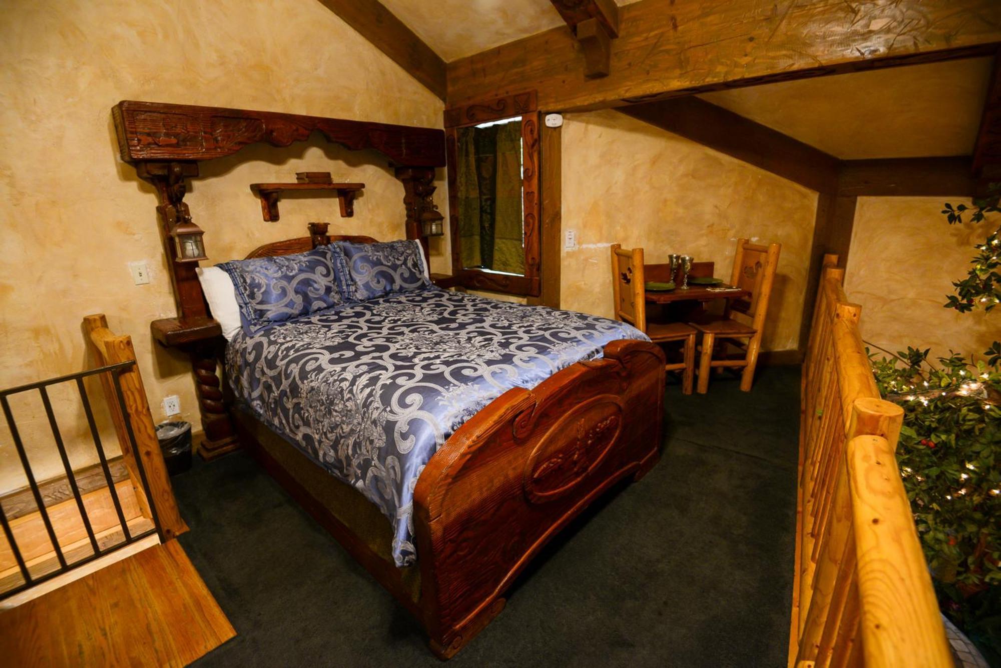 Castle Wood Theme Cottages- Couples Only Биг Бэар Лейк Экстерьер фото