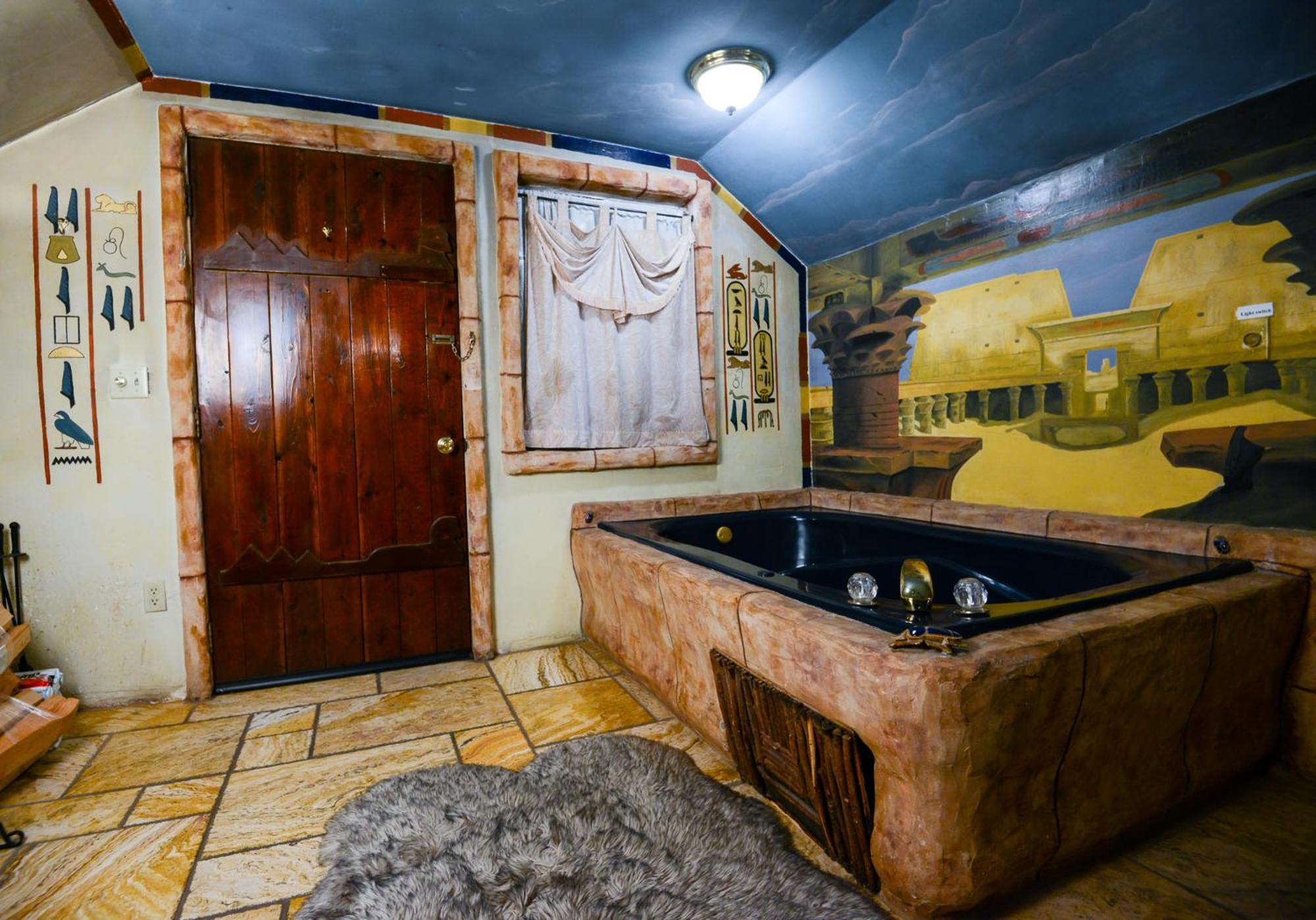 Castle Wood Theme Cottages- Couples Only Биг Бэар Лейк Экстерьер фото