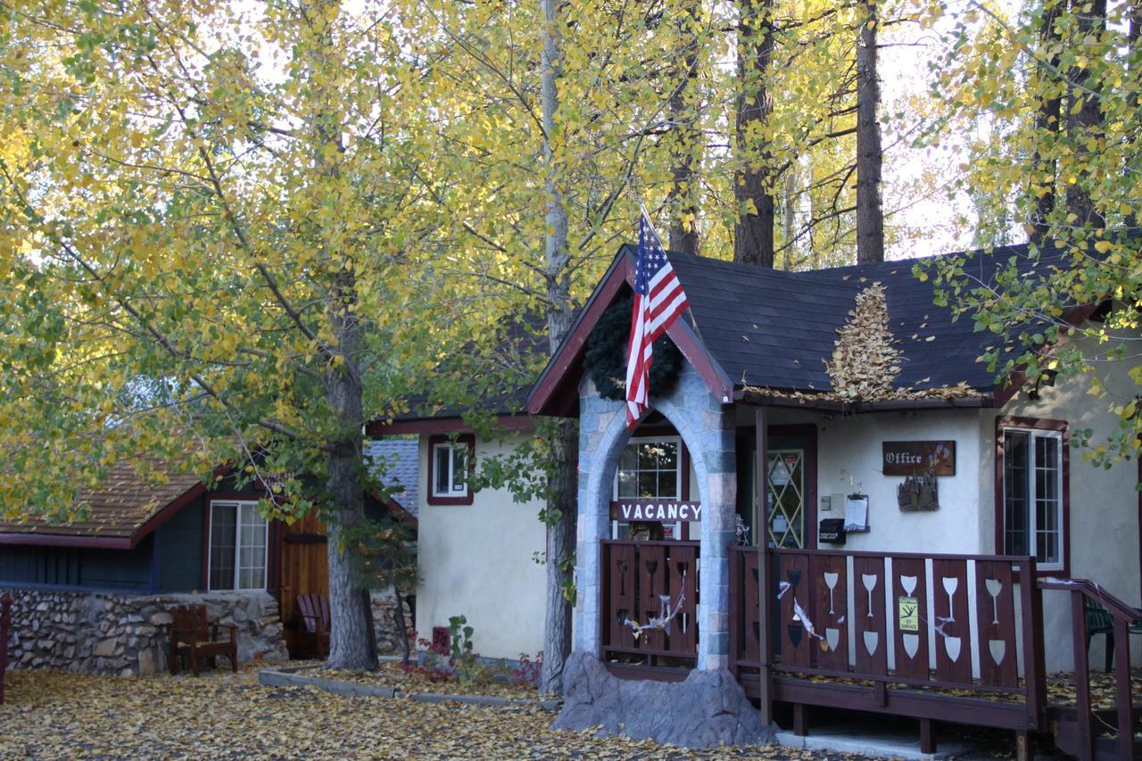 Castle Wood Theme Cottages- Couples Only Биг Бэар Лейк Экстерьер фото
